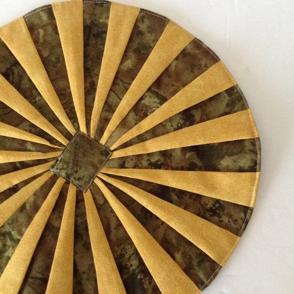 Round Placemat  Handmade New Table Linen - Picture 2 of 3